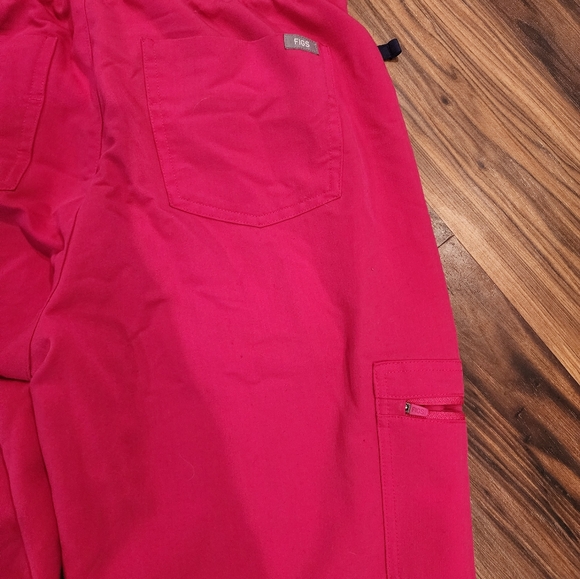 Figs Scrub Top and Jogger - Picture 5 of 9